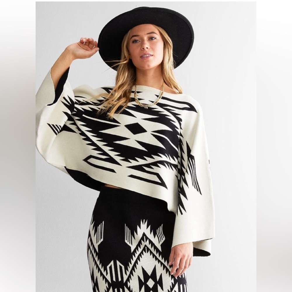 Ariat Intarsia Chimayo Poncho Sweater small black cream Aztec Native American